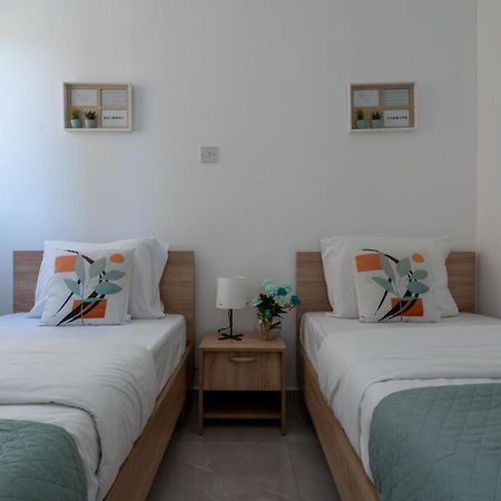 Andrea 3-Bedroom Apt In Mackenzie ラルナカ エクステリア 写真