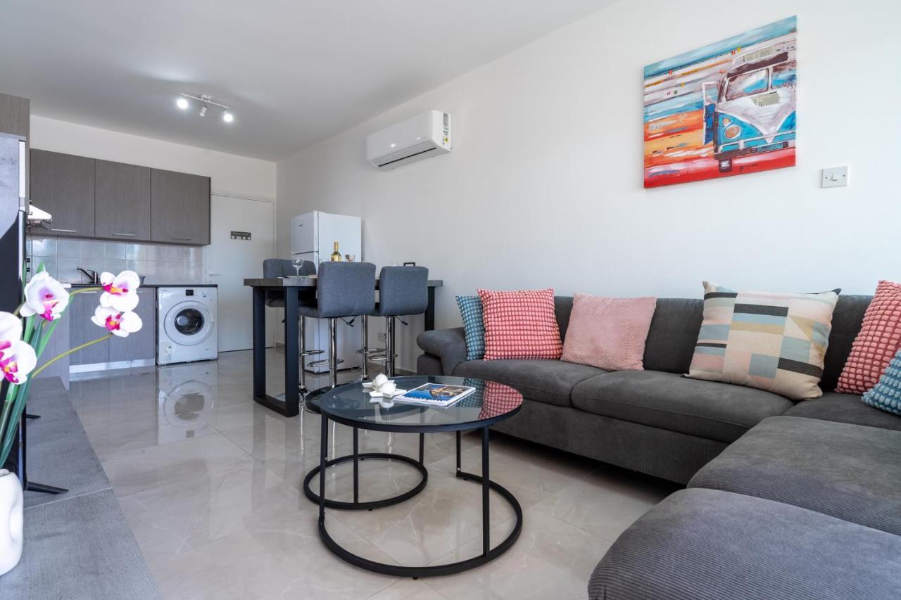 Andrea 3-Bedroom Apt In Mackenzie ラルナカ エクステリア 写真