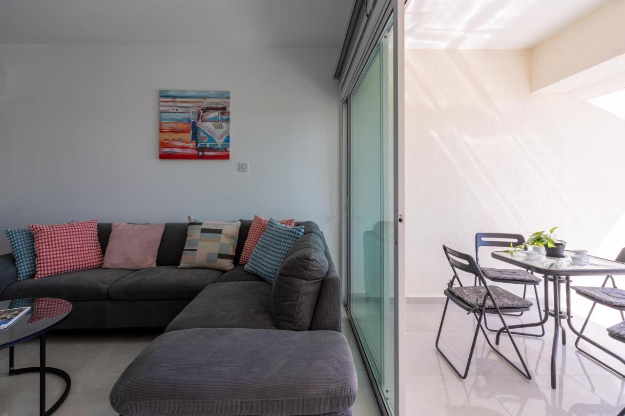 Andrea 3-Bedroom Apt In Mackenzie ラルナカ エクステリア 写真