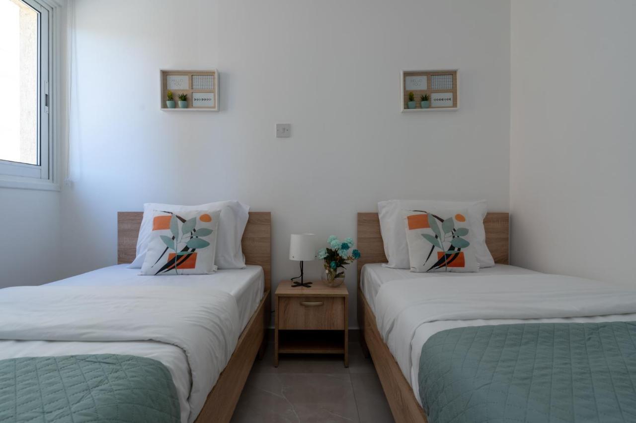 Andrea 3-Bedroom Apt In Mackenzie ラルナカ エクステリア 写真